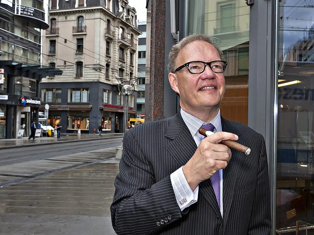 h-k hoejsgaard at davidoff store geneva streetview